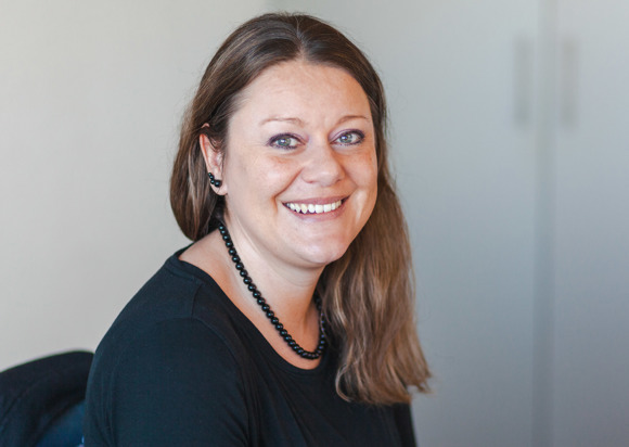 <span itemprop='givenName'>Ursula</span> <span itemprop='familyName'>Jörg</span>